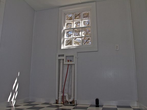 5th image of 162 E Lanford St