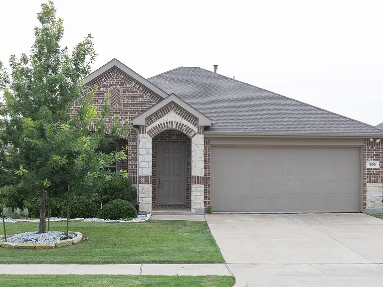 905 Silverbell St — Photo 1