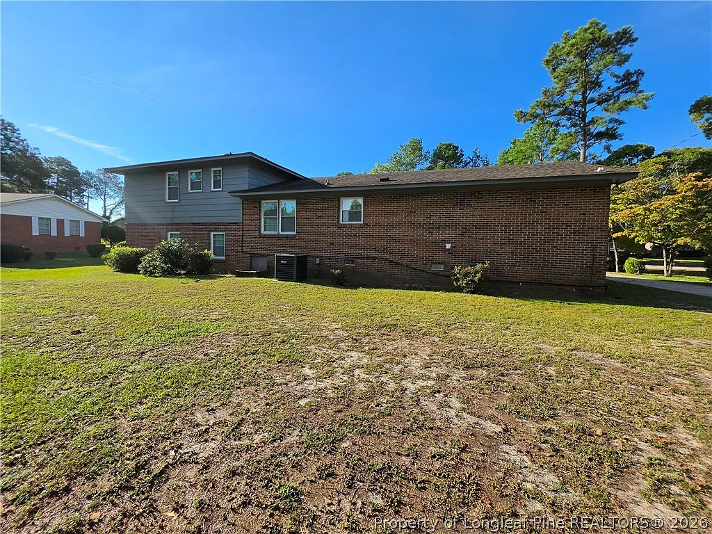 4 bed, 2.5 bath, 2072 sqft, $2,000 — Photo 3