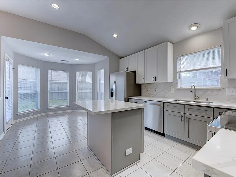 9026 Eaglecove Dr — Photo 12