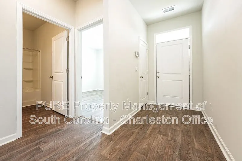 4 bed, 2.0 bath, 1800 sqft, $2,300 — Photo 3