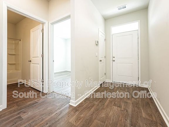 3rd image of 142 Summit View Dr