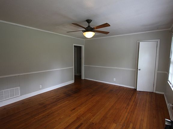 4th image of 2215 Rosewood Dr