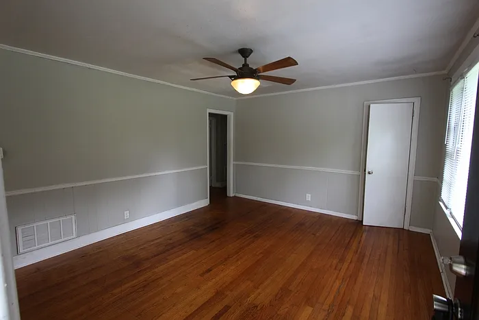 2215 Rosewood Dr — Photo 4