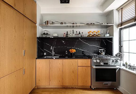 4th image of 405 W 23rd St APT 4E