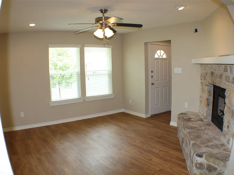 12711 Rampart St — Photo 4