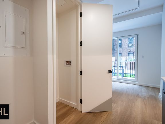 4th image of 931 Carroll St #203