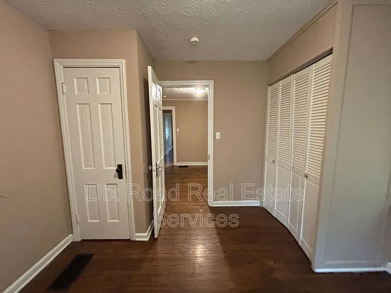 2827 Oxford Ave — Photo 21
