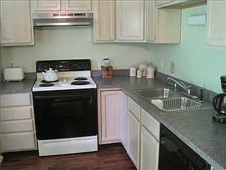 5th image of 3211 Sherwood Dr