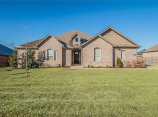 700 Oriole Dr, Springdale, AR 72762