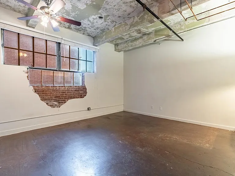 424 E 3rd St #208 — Photo 9