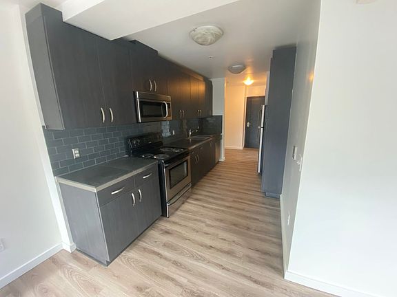 3rd image of 877 E Park St APT 206