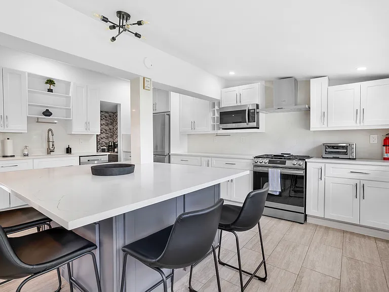 3205 Barton Rd — Photo 13