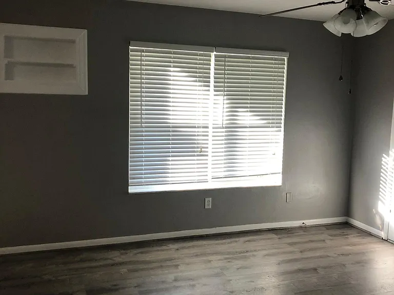 7047 Merrick Ln — Photo 15