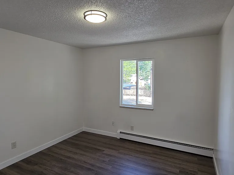 1025 Cedar Way #4 — Photo 2