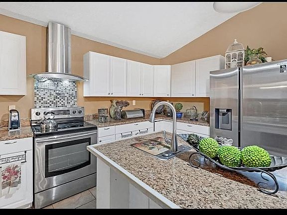4th image of 987 Collier Rd