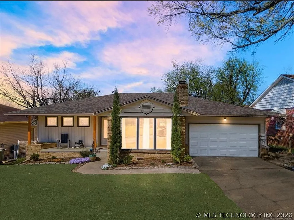 3 bed, 1.5 bath, 1418 sqft, $1,950 — Photo 1