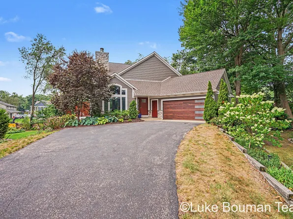 46 Counts Cove Ct, Holland, MI 49424