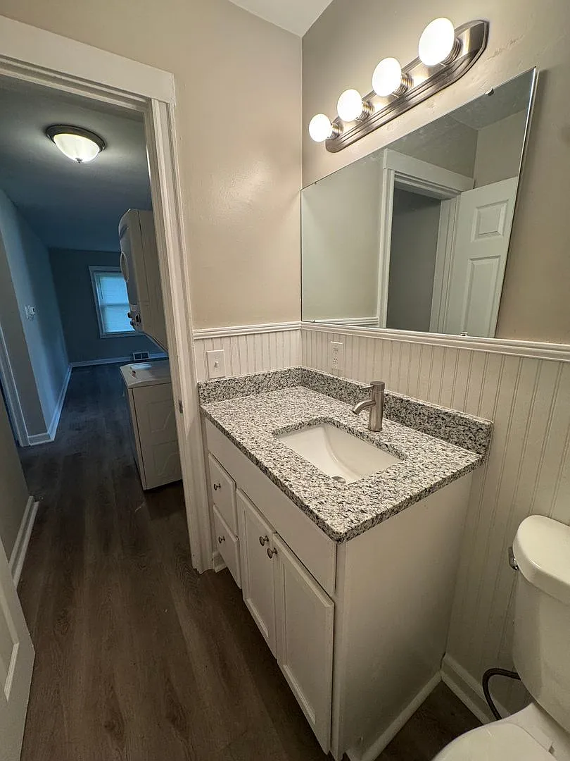 Cozy Two Bedroom House For Rent in Durham, NC — Photo 3