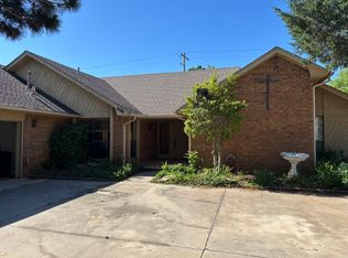 6104 W Woodbrook Rd, Warr Acres, OK 73132