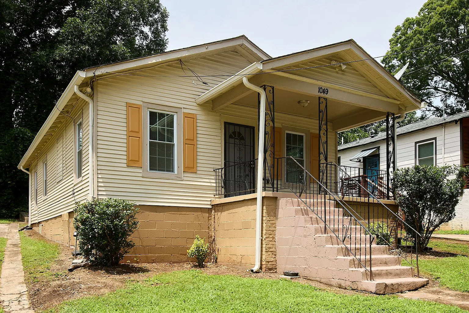 1049 Sims St SW photo 1