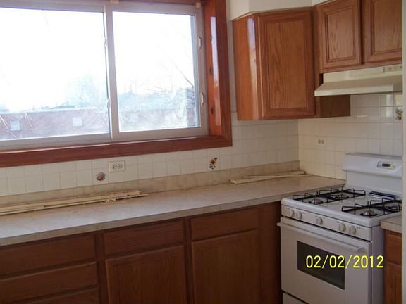 3rd image of 2230 N Western Ave #2F