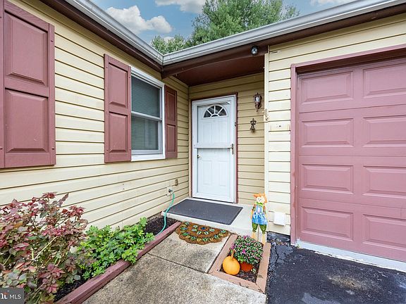 4th image of 1209 New Hampshire Ln