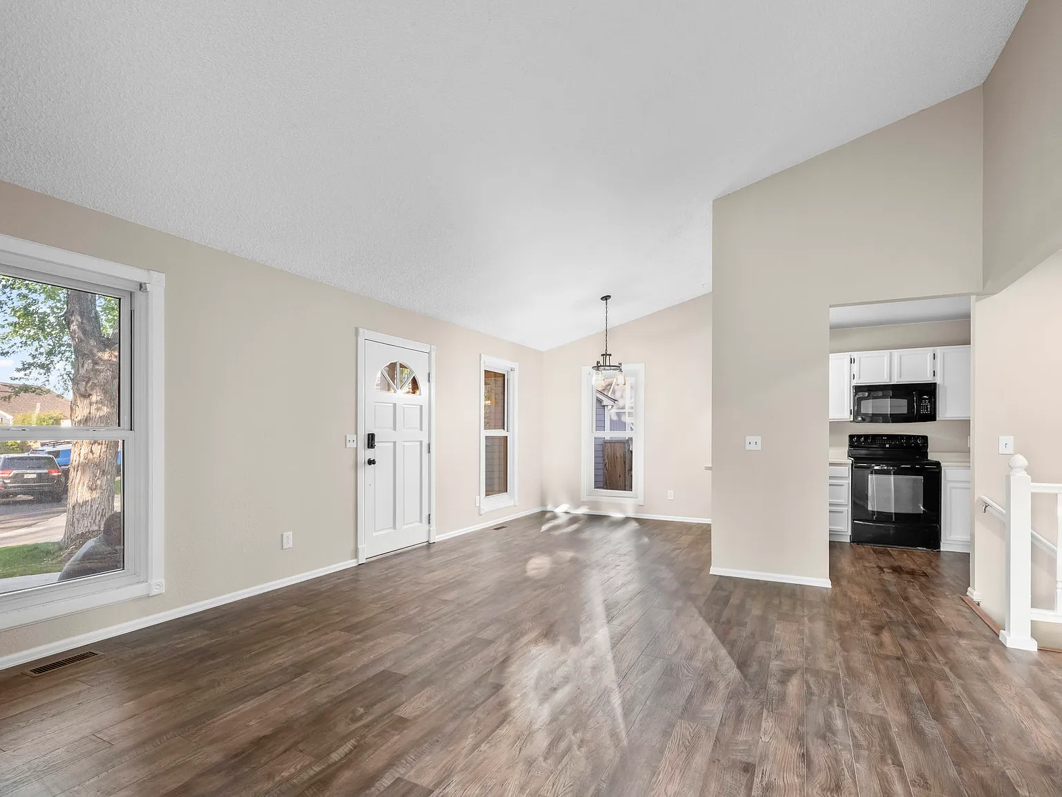 3 bed, 1872 sqft, $2,850 — Photo 4