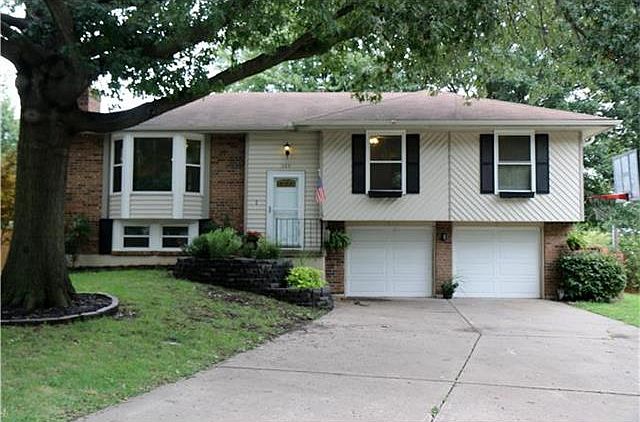 1st image of 529 NE Lee Dr