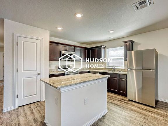 5th image of 2419 McNutt Dr