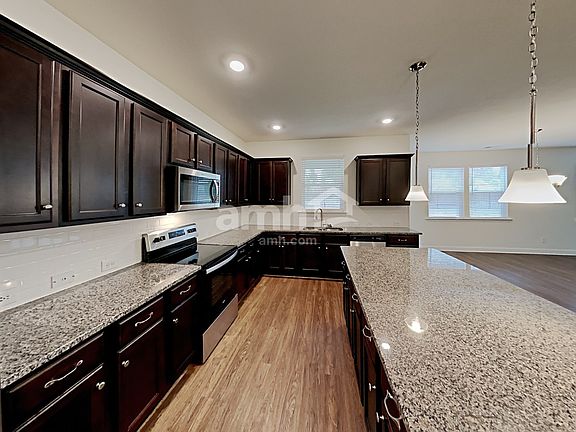 3rd image of 216 Lake Vista Dr
