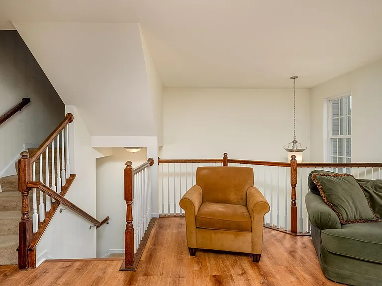 138 Broadstone Dr — Photo 8