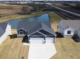 975 11th St, Waukee, IA 50263