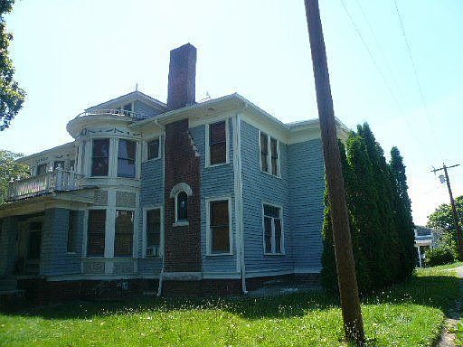 1st image of 135 E Scott Ave