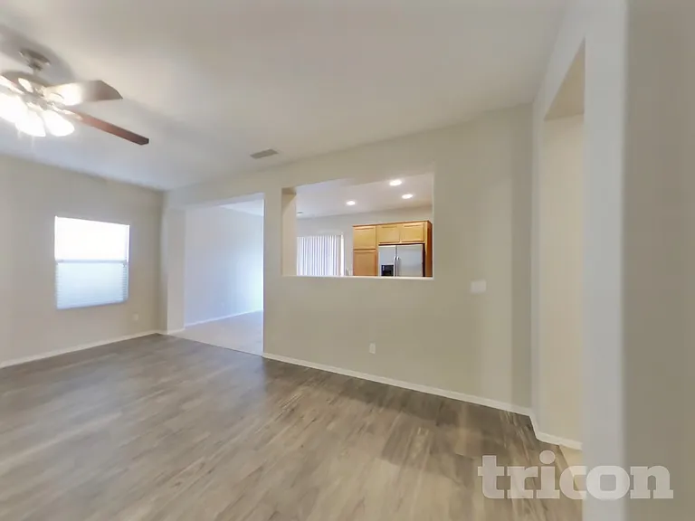 374 E Yellow Wood Ave — Photo 2