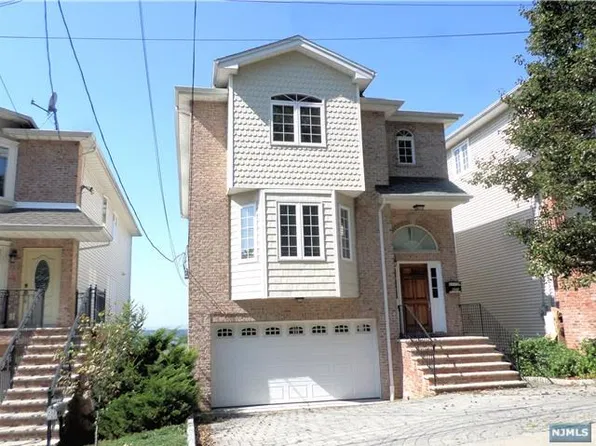455 5th St, Palisades Park, NJ 07650
