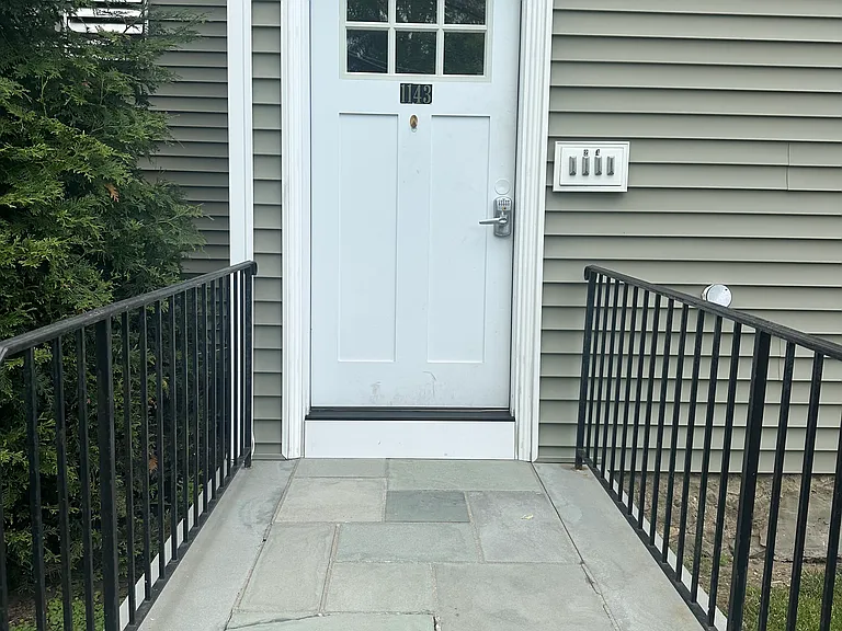 1143 E Main St #1 — Photo 6