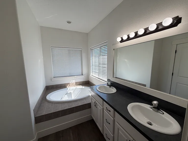 2780 W Iago St — Photo 23