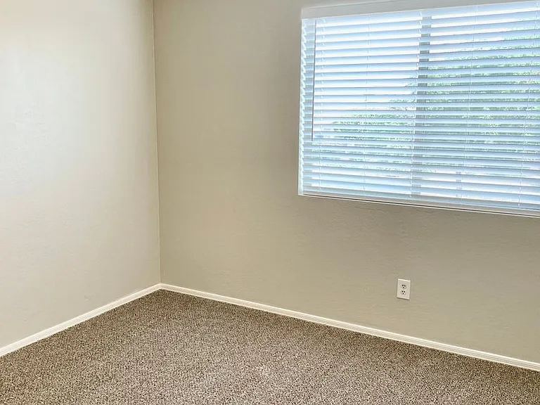 9820 W Pioneer St — Photo 36