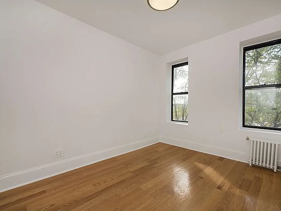 3rd image of 250 Pacific St APT 25