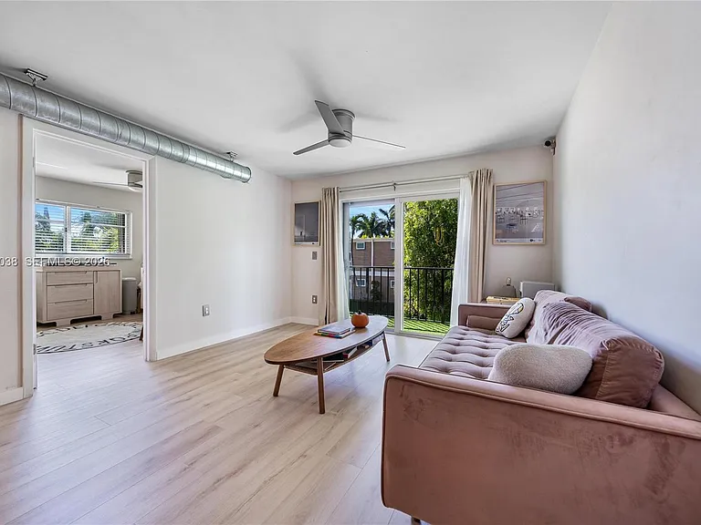 1900 Meridian Ave #204 — Photo 11