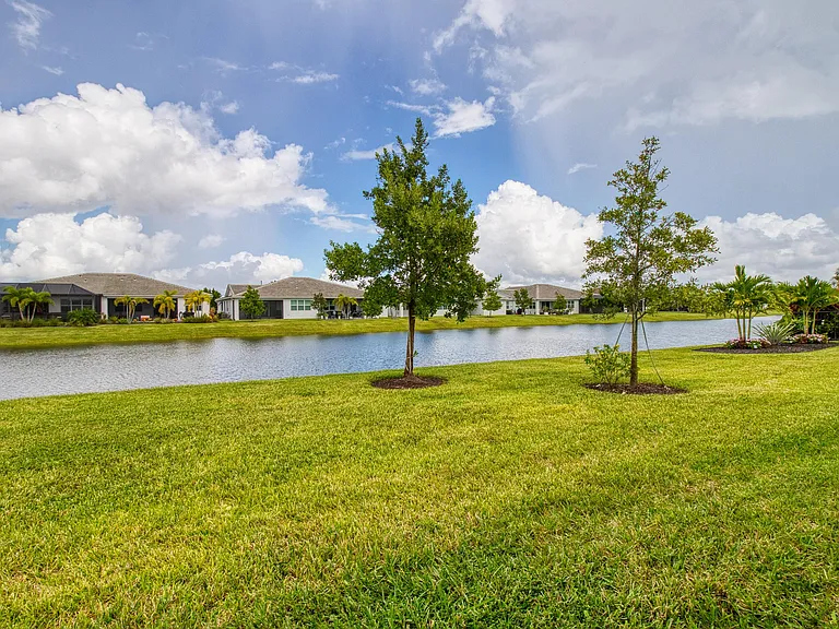 10407 SW Aquila Way — Photo 38