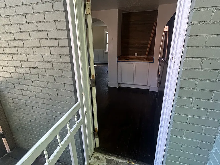 Franklin Ave — Photo 9