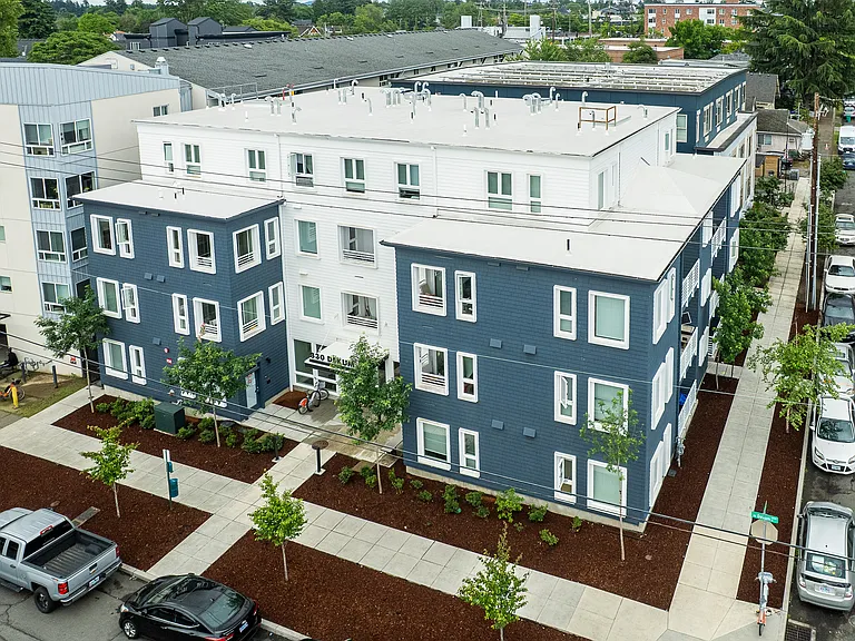 330 Dekum Apartments — Photo 14