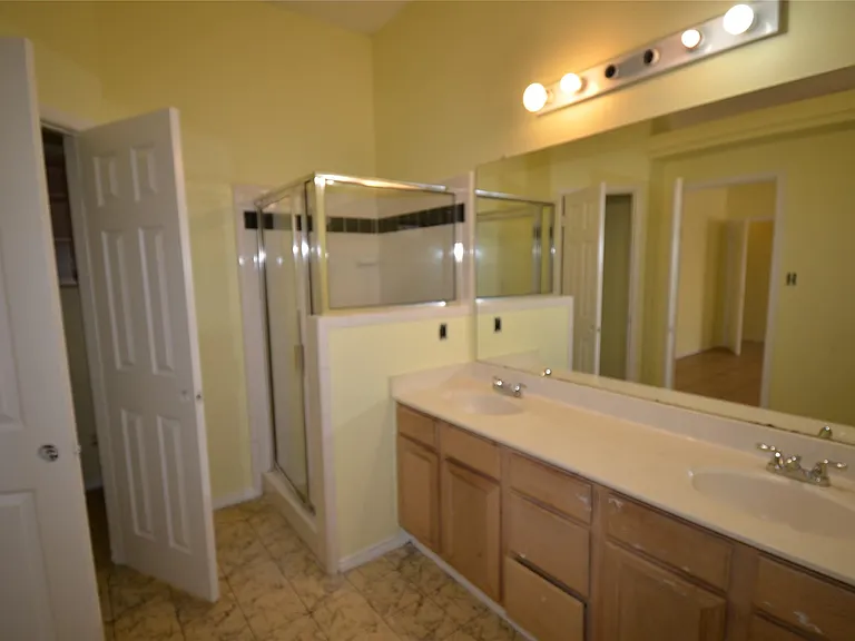 4729 Castleman Dr — Photo 13