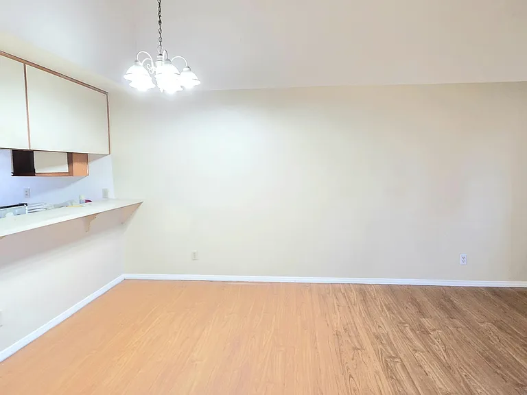 1026 Saint Louis Ave — Photo 9