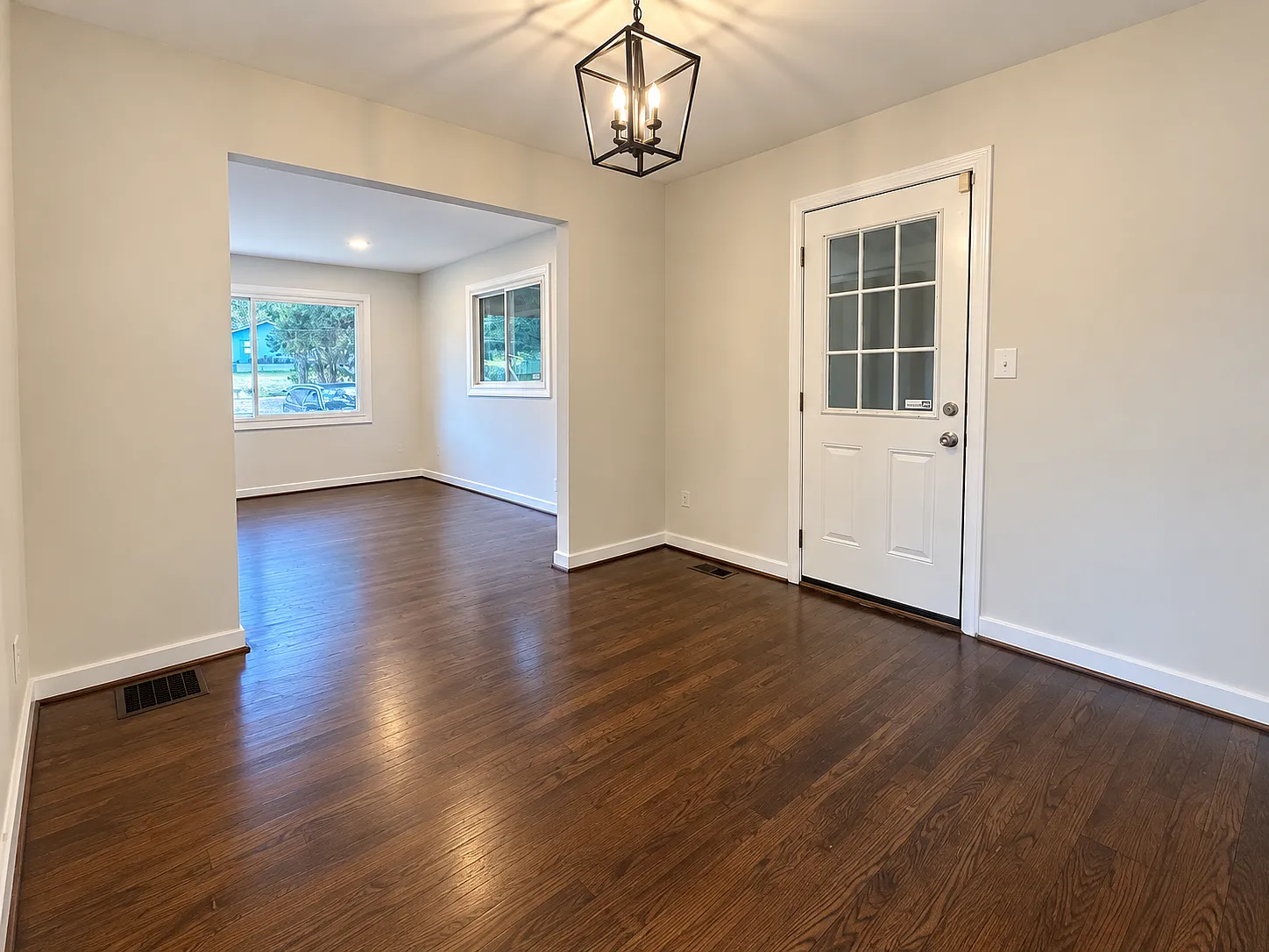 3 bed, 1317 sqft, $2,400 — Photo 3