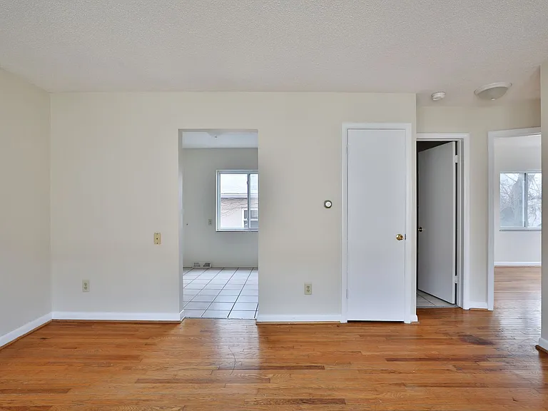 460 E Norwich Ave — Photo 8