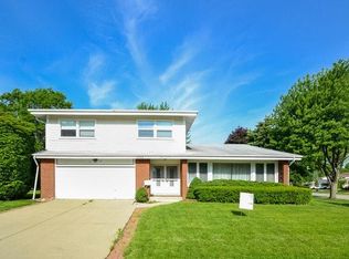 1702 N Waterman Ave, Arlington Heights, IL 60004