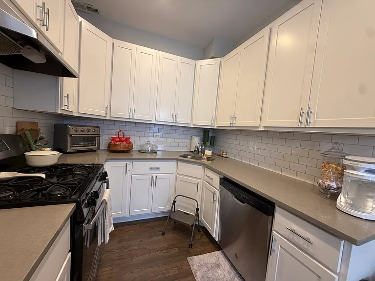 2354 N Elston Ave #3R — Photo 10